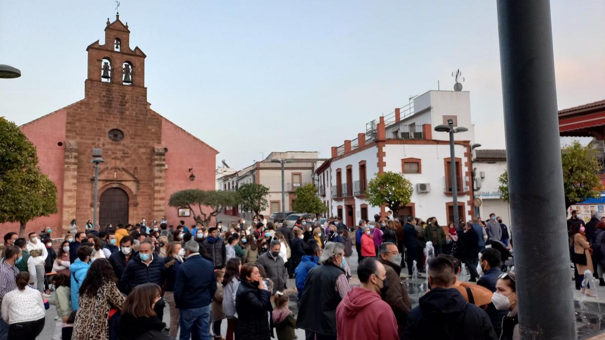 Concentración de vecinos en Pedro Abad este pasado domingo.