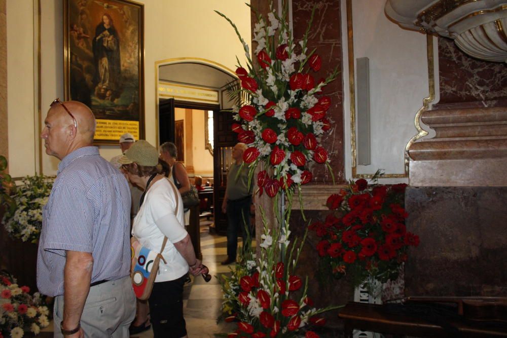 Homenaje de los Floristas a la Virgen de los Desamparados