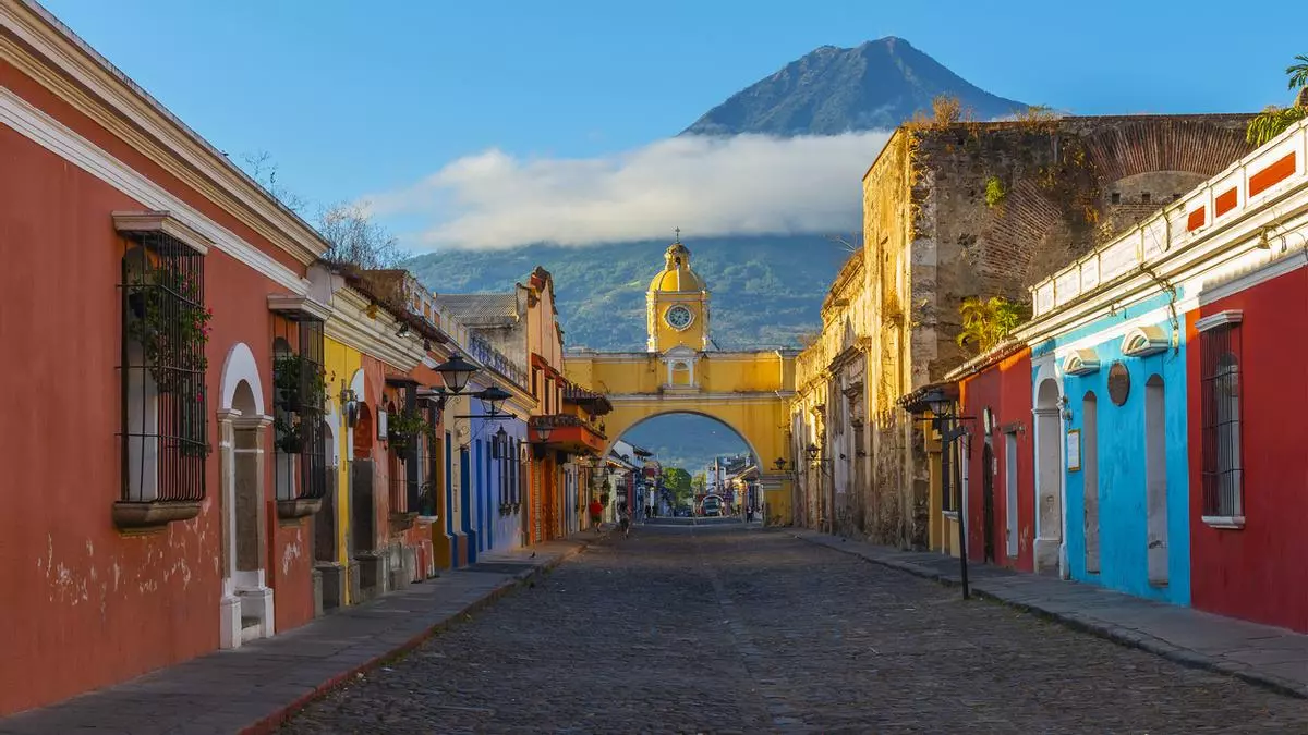 La misteriosa pasajera de Torenza que desató la locura en las redes sociales (y en mi ascenso al volcán Pacaya de Guatemala)