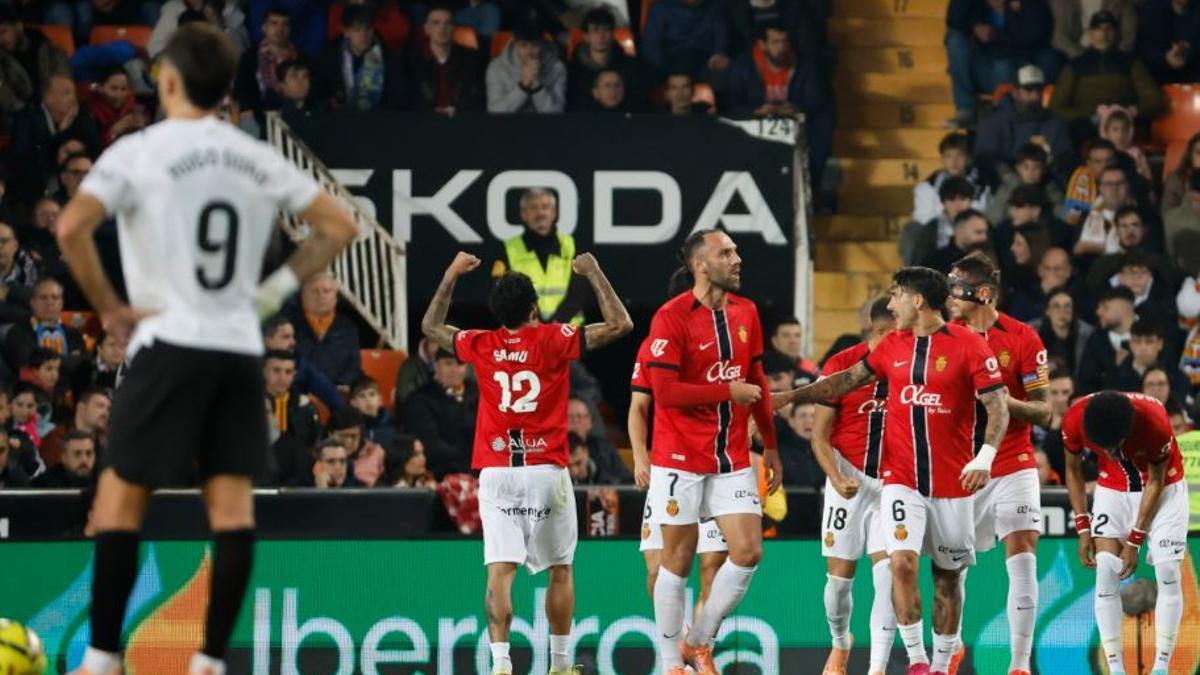 Samu celebra el gol en Mestalla.