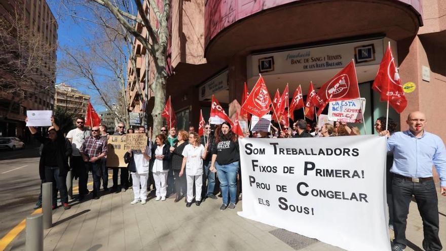 Protesta de trabajadores del Banc de Sang