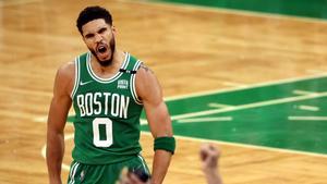 Tatum, protagonista en las dos primeras victorias de los Celtics