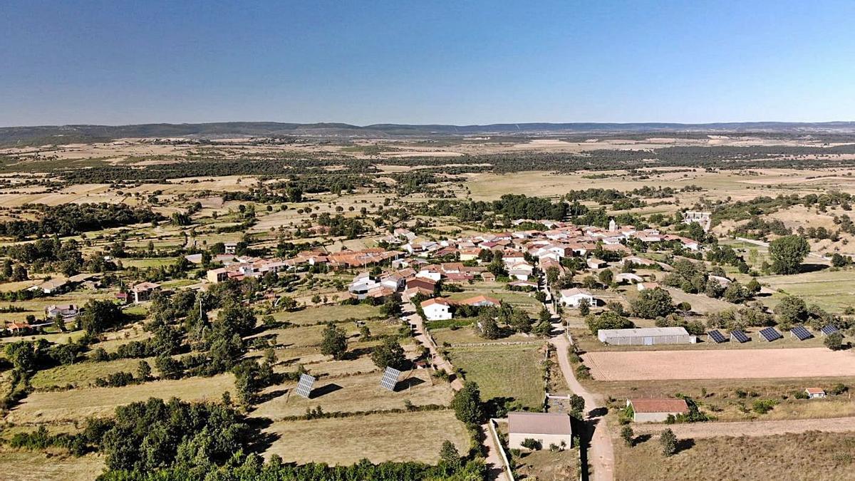 Vista aérea del pueblo de Grisuela. | Ch. S. 