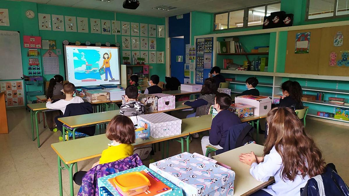 Clases que se han conectado a la charla formativa ‘Sostenibilidad  en femenino’, organizada por la Diputación. |   // FDV