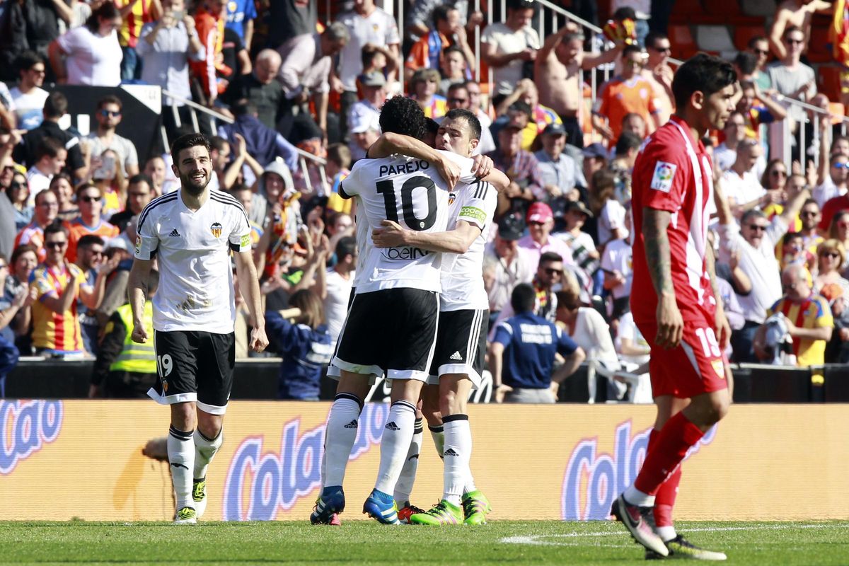 Parejo adelantó al Valencia de falta