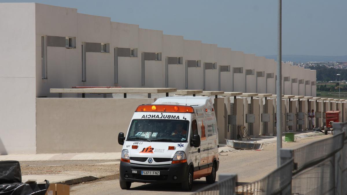 Una ambulancia, por Badajoz.