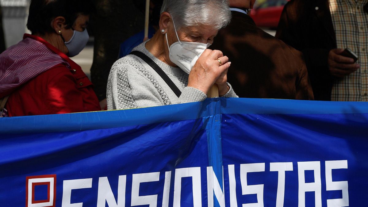 Pensioners demonstrate in various cities in Spain. Pensioners demonstrate in various cities in Spain.