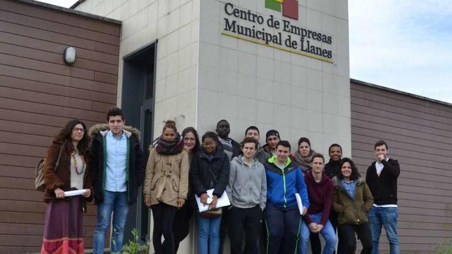 Estudiantes del IES de Llanes visitan el Centro Municipal de Empresas