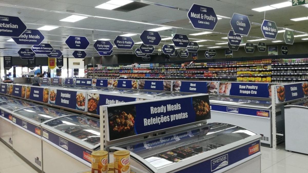 Ni asiático ni indio el supermercado que triunfa entre los murcianos vende productos típicos de Inglaterra