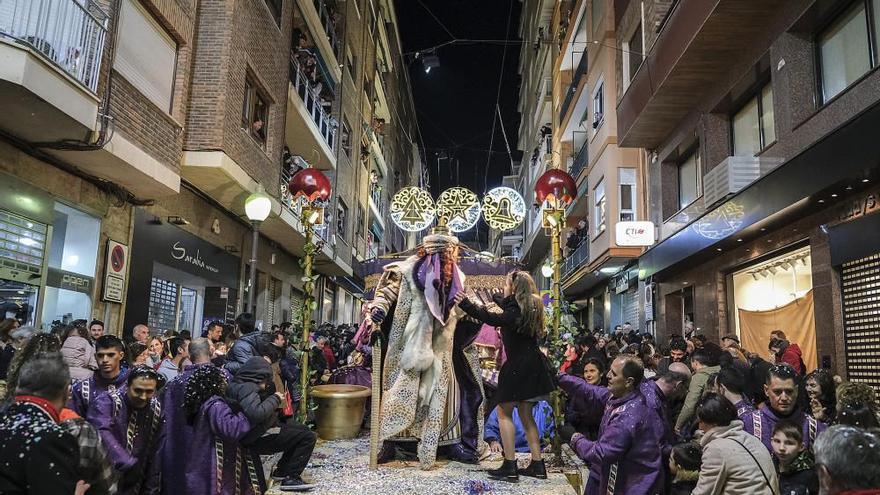 El rey Gaspar durante un momento de la cabalgata en su formato habitual.