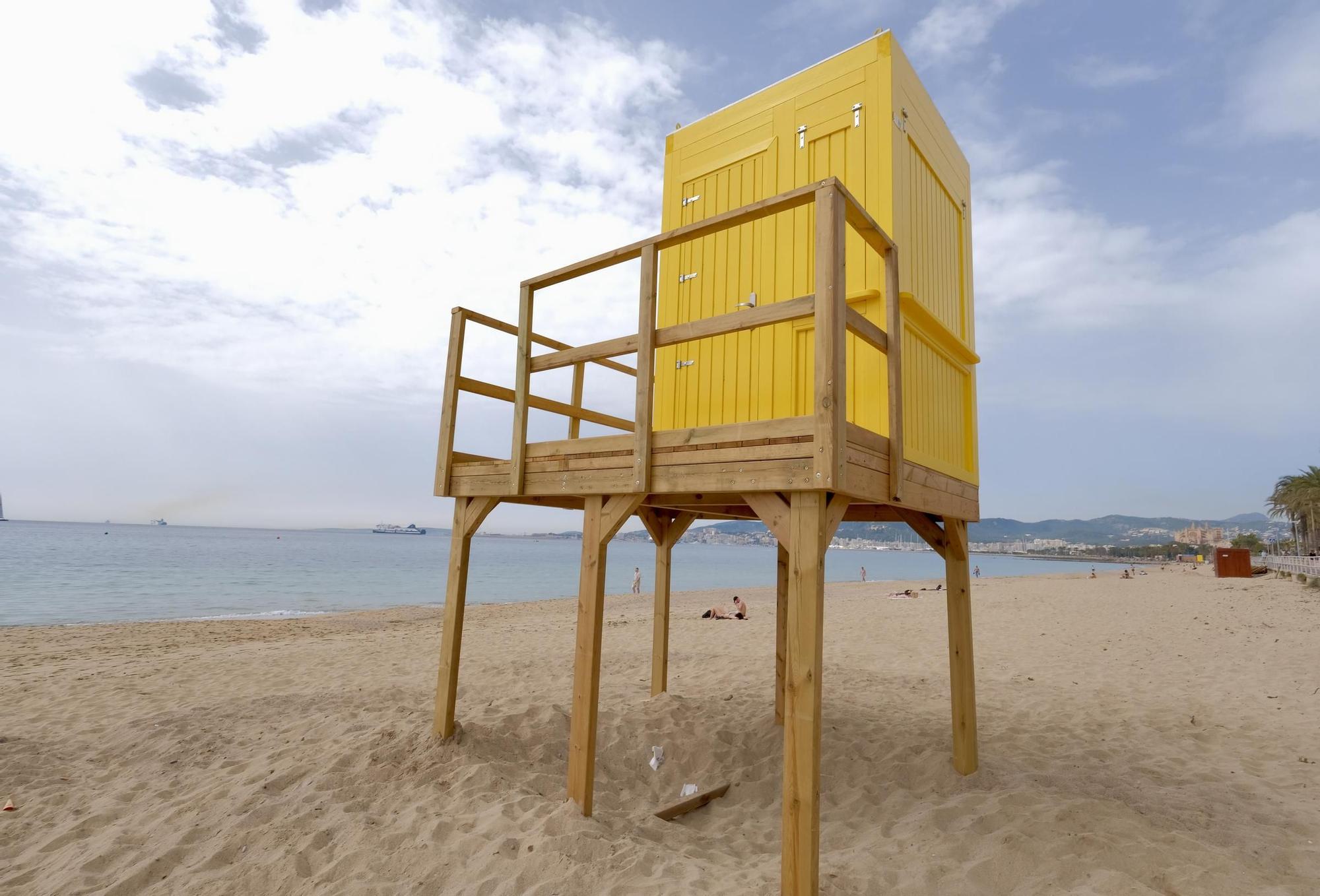 Así son las nuevas torres amarillas de socorristas que estrenan las playas de Palma