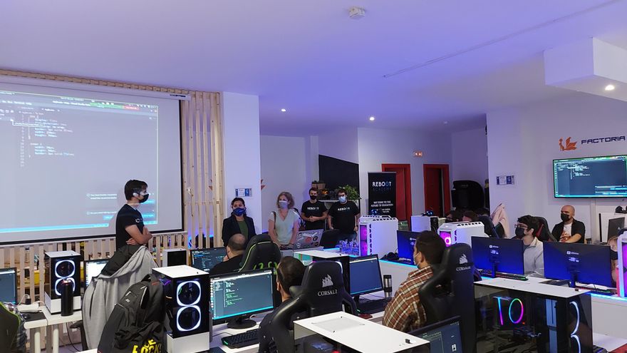 The Cabildo improves the professional training of almost 4,000 people