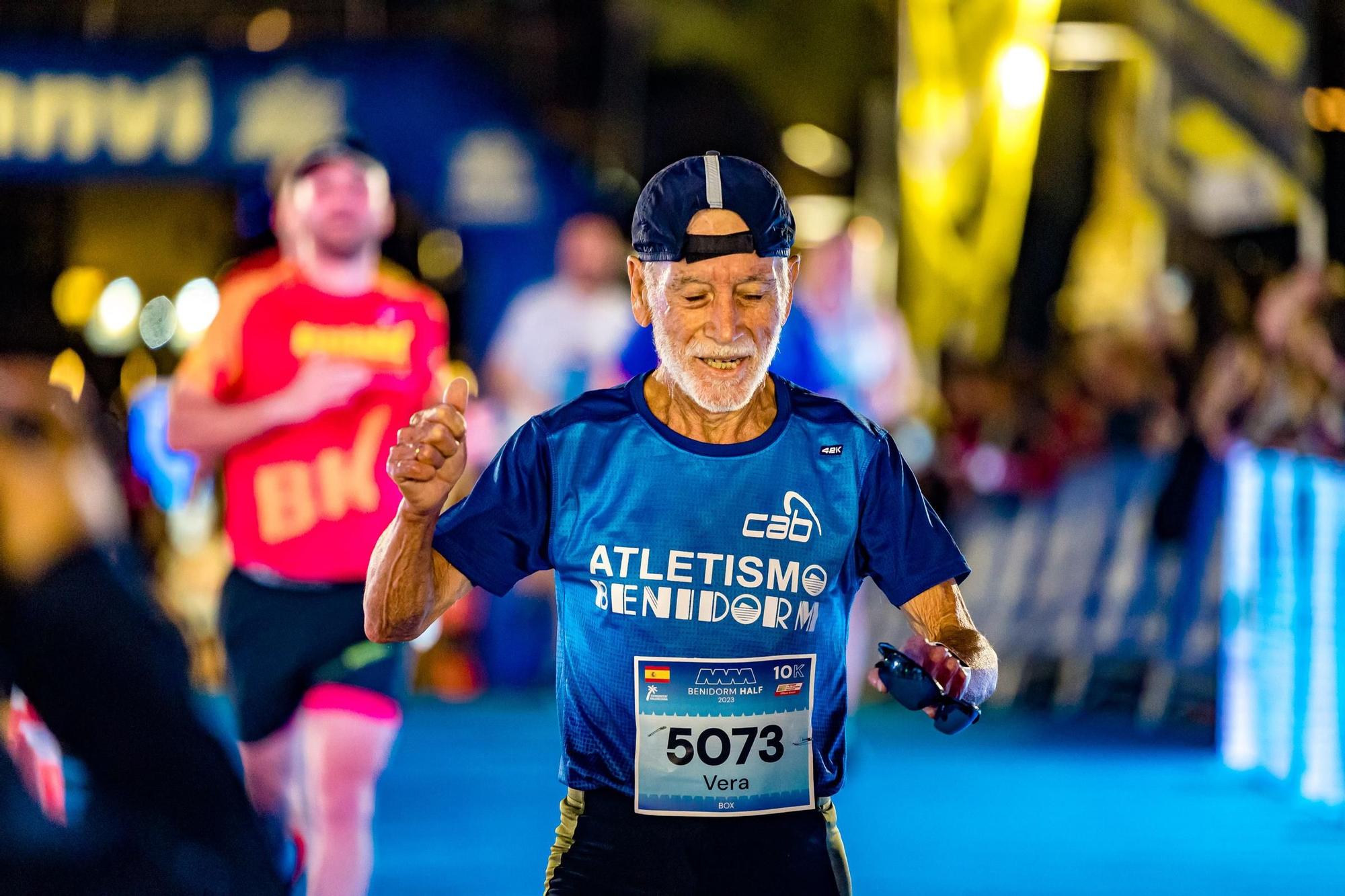 Cerca de 5.000 corredores toman Benidorm.