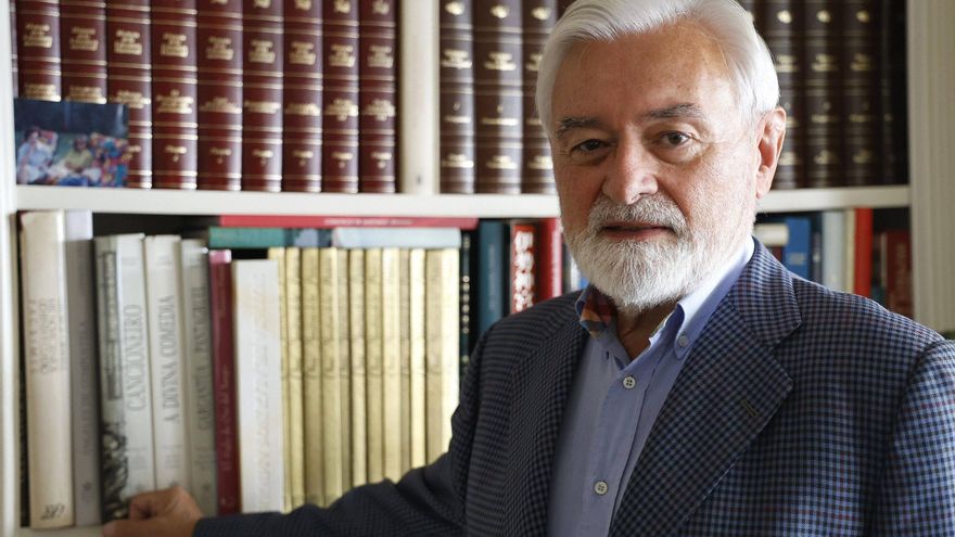 Darío Villanueva obtiene el primer Premio de Ensayo Amigos del País