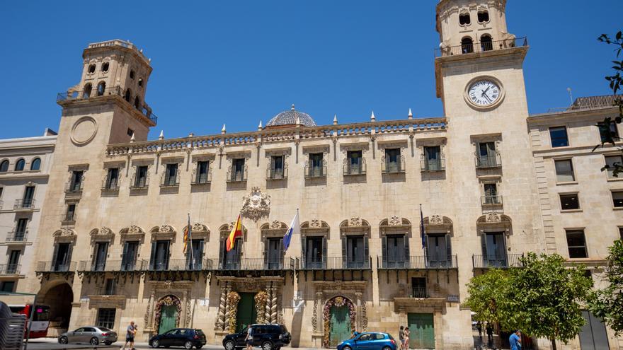 El Ayuntamiento de Alicante cierra las cuentas de 2021 con unos ahorros de 54,5 millones