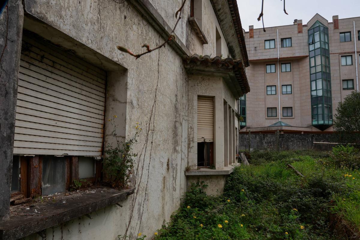 La maleza se come el terreno de la Casa Jaureguízar.