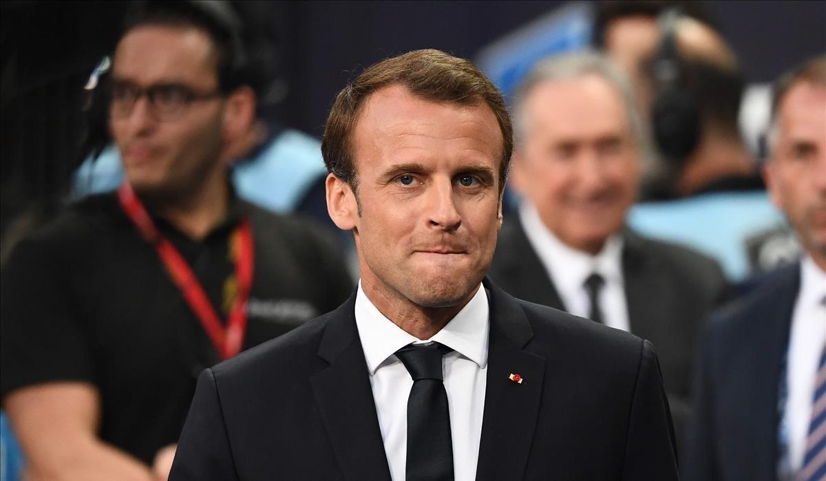 zentauroepp43236576 french president emmanuel macron  c  arrives to greet player180509191530