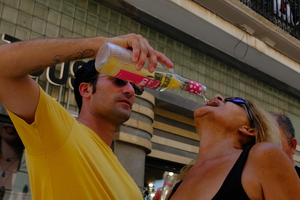 Los turistas extranjeros disfrutan del penúltimo día de la Feria de Málaga