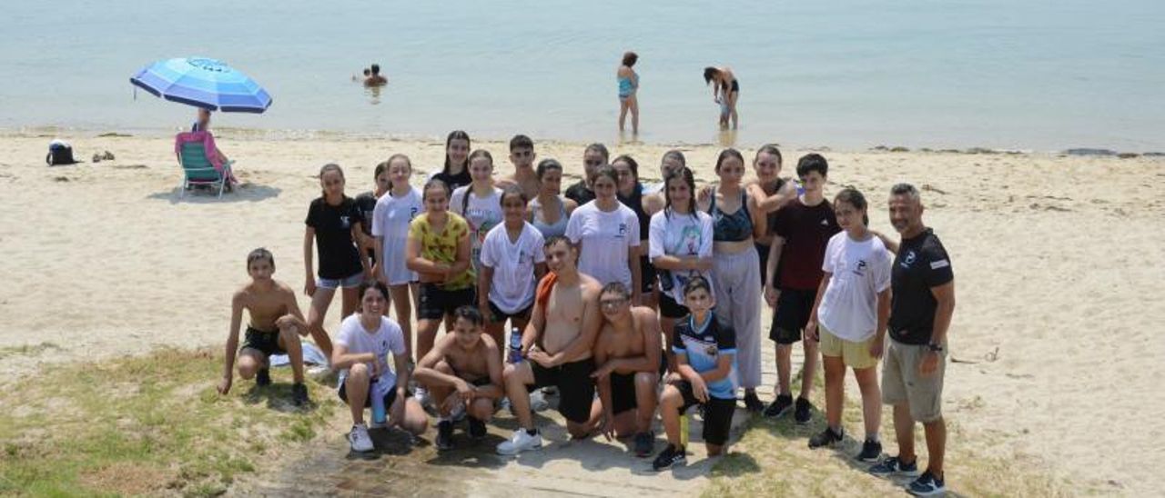 Los deportistas del Patiño, ayer en A Xunqueira.