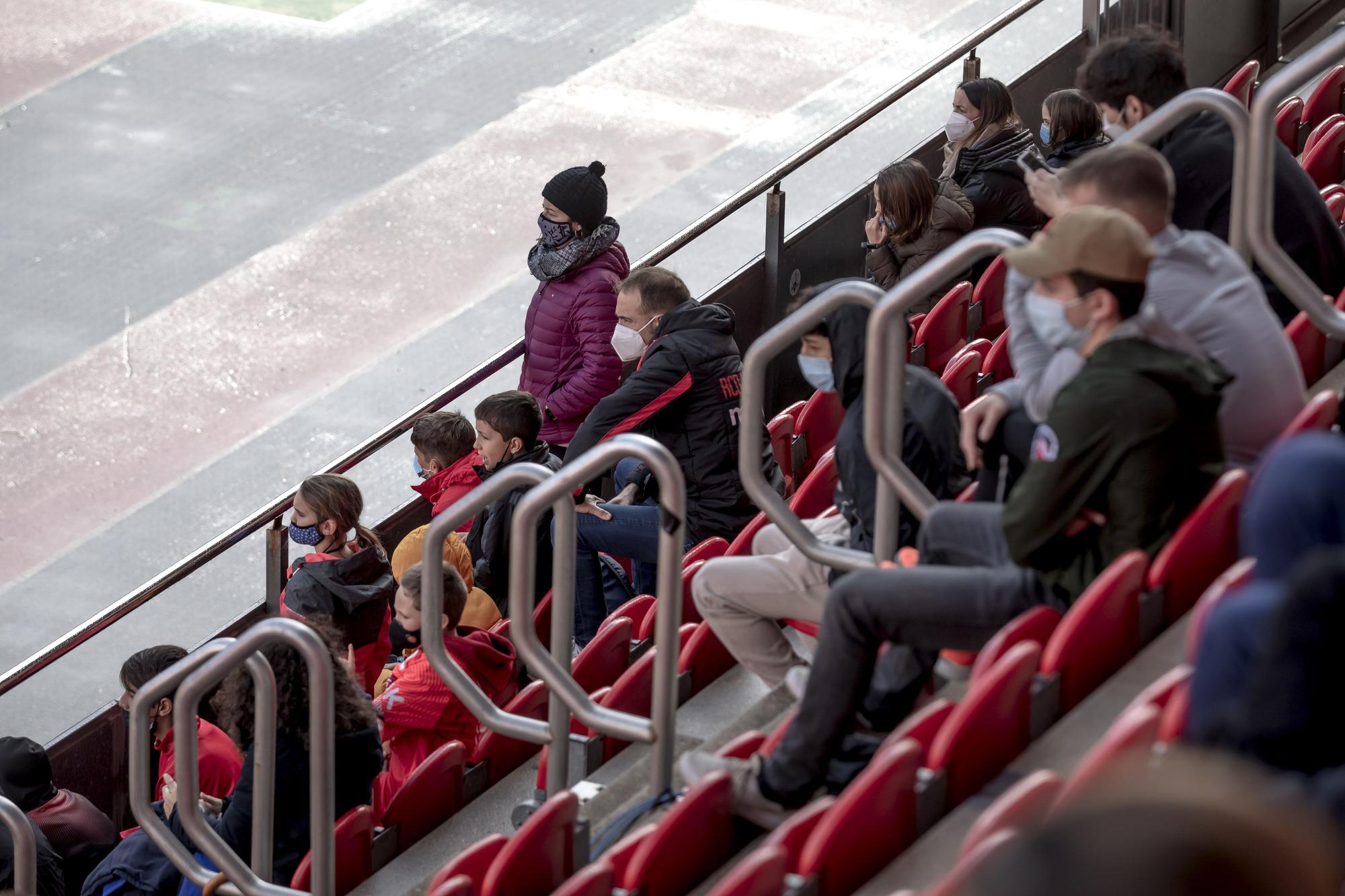 Medio millar de aficionados disfruta de la jornada de puertas abiertas del Real Mallorca