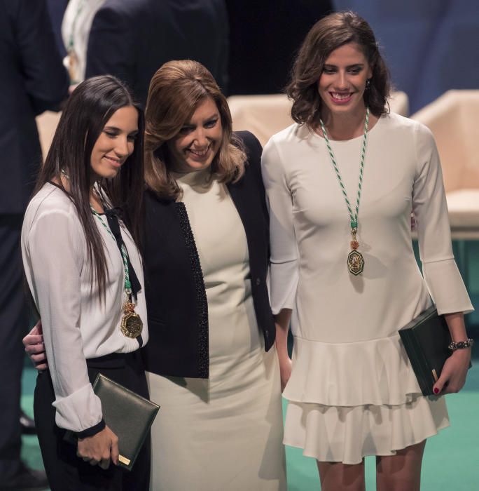 SUSANA DÍAZ ENTREGA LAS MEDALLAS DE ANDALUCÍA