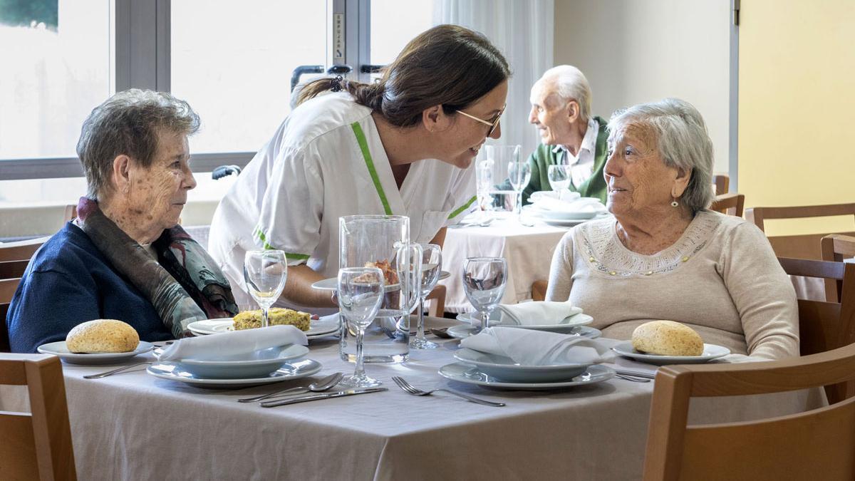 Así son las estancias temporales en residencias de mayores