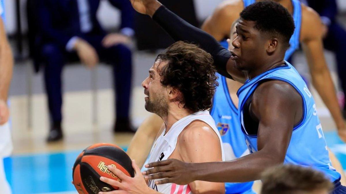 Sergio Llull anotó 10 puntos frente al Estudiantes