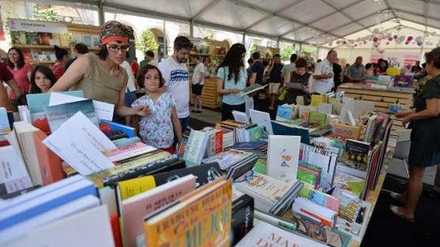 Decenas de personas visitaron la feria el fin de semana. // G.S.