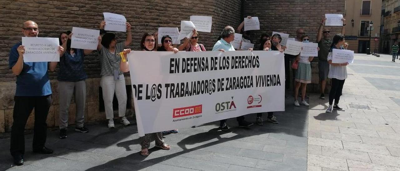 Protesta de los trabajadores de Zaragoza Vivienda.