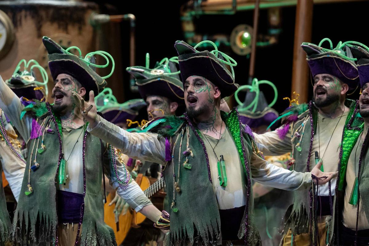 Actuación de la murga Se Mace Tarde