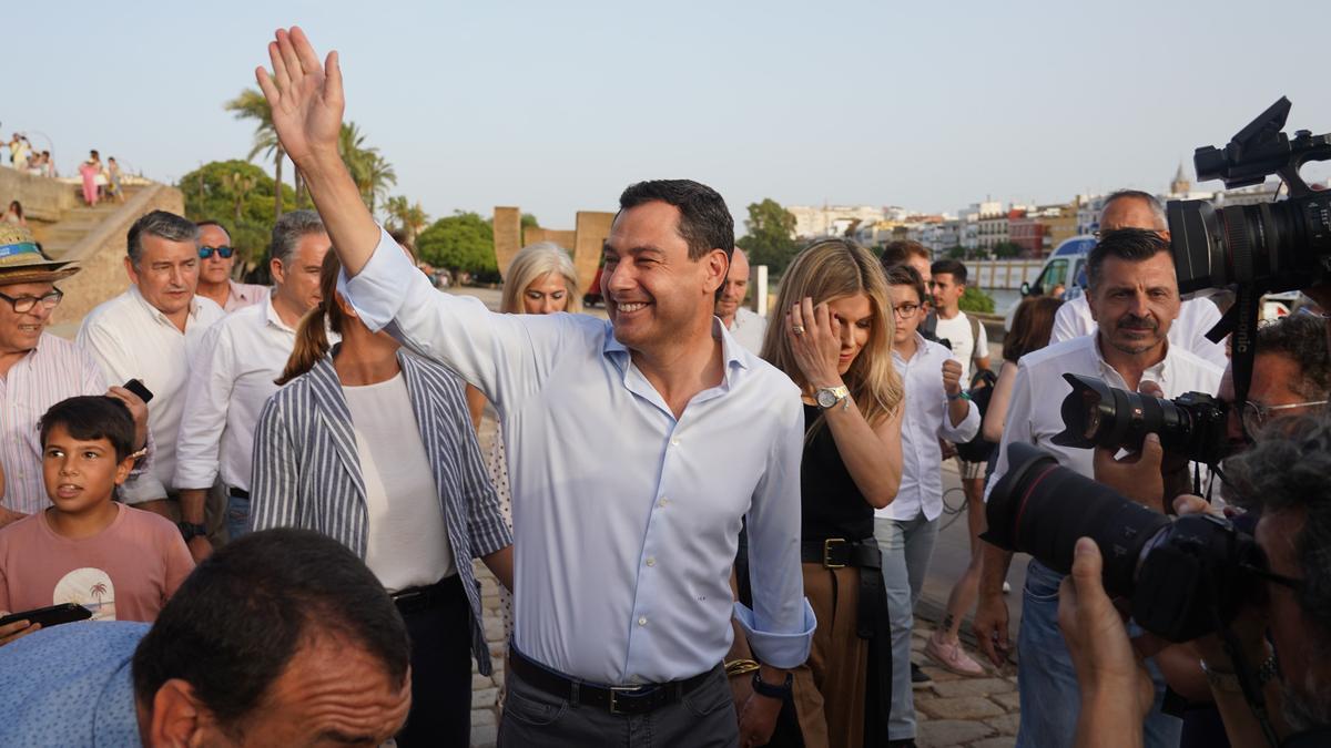 El presidente del PP-A y candidato a la reelección Presidencial de la Junta, Juanma Moreno clausura el acto de cierre de campaña del PP para los comicios autonómicos del próximo día 19 en Sevilla a 17 de junio del 2022