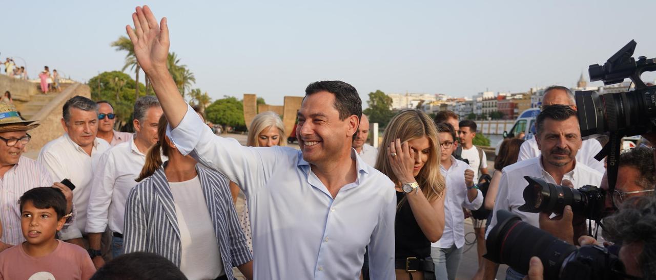 El presidente del PP-A y candidato a la reelección Presidencial de la Junta, Juanma Moreno clausura el acto de cierre de campaña del PP para los comicios autonómicos del próximo día 19 en Sevilla a 17 de junio del 2022