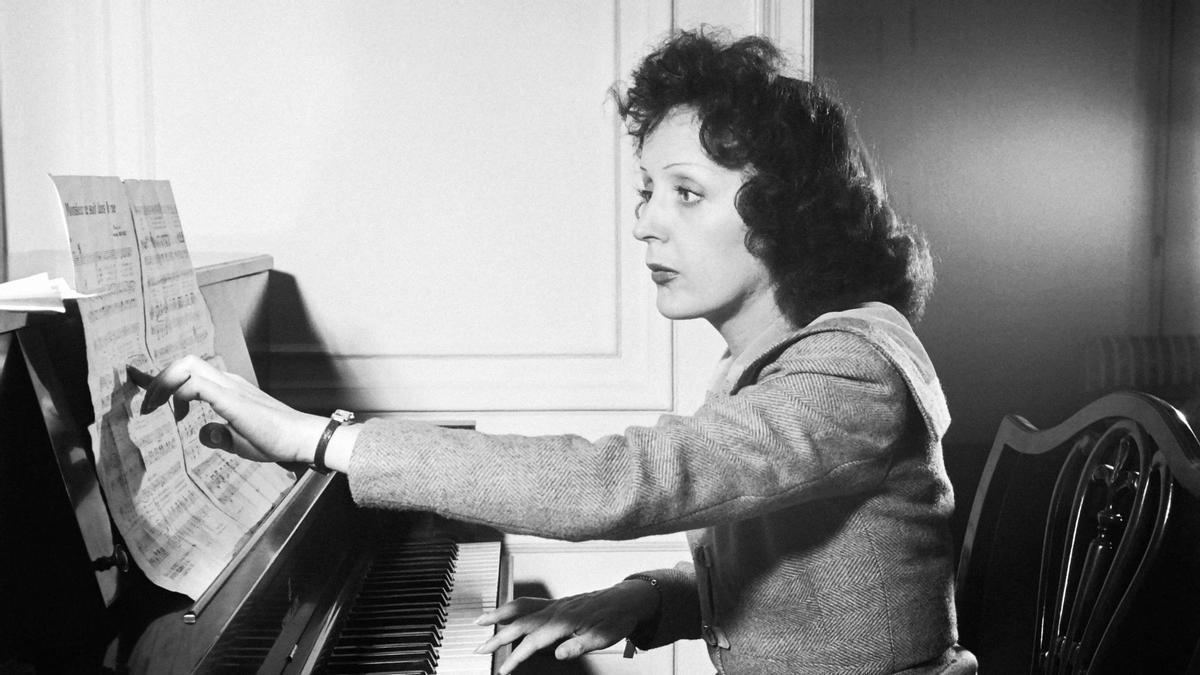 La cantante Edith Piaf - 1