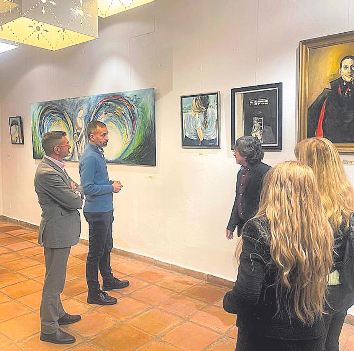 Inaugruación de la exposición 'Viana, pinta'.