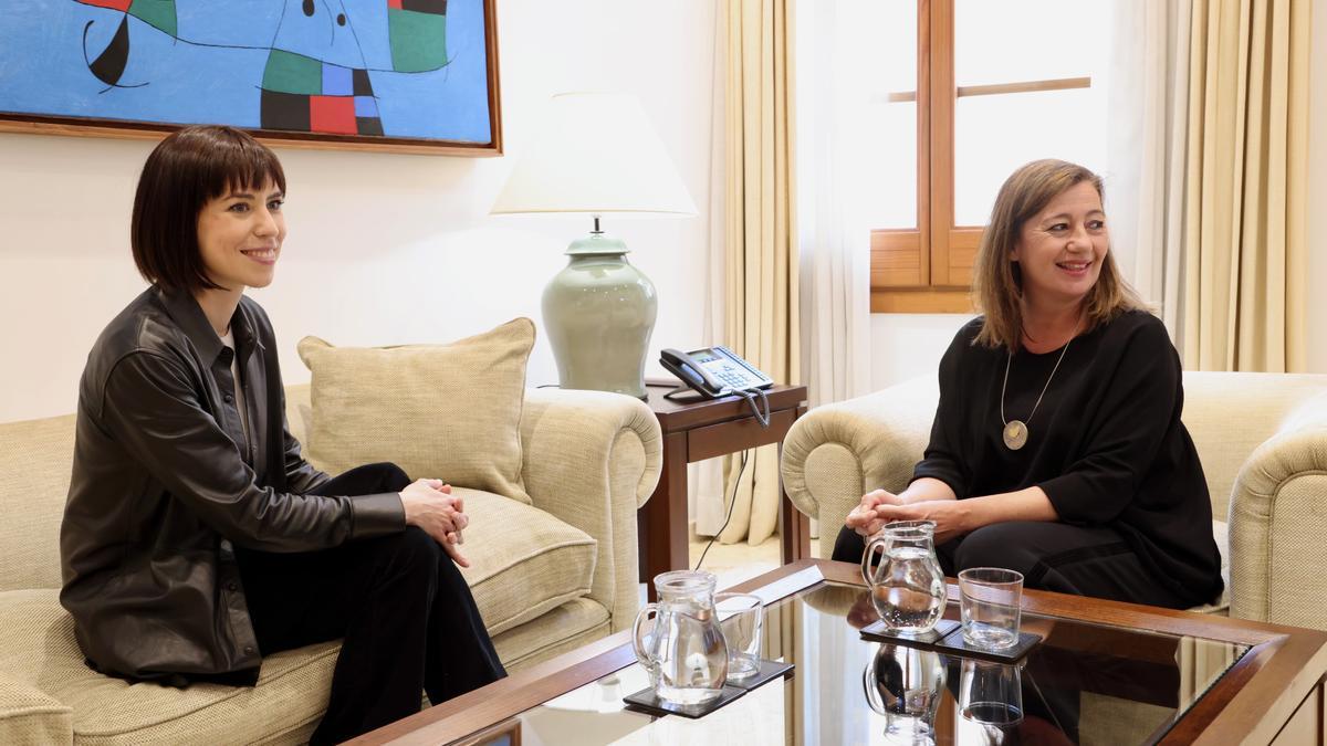 La ministra de Ciencia, Diana Morant, con Francina Armengol, en el Consolat de Mar, este jueves.