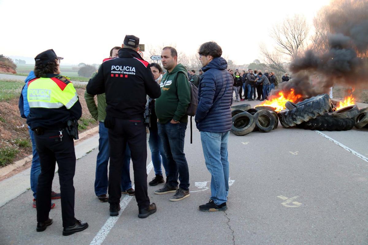 Funcionarios de prisiones bloquean otro día las prisiones catalanas