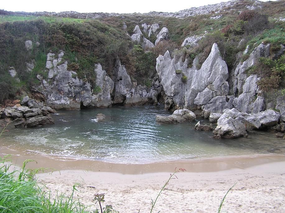 Playa de Gulpiyuri (Llanes)