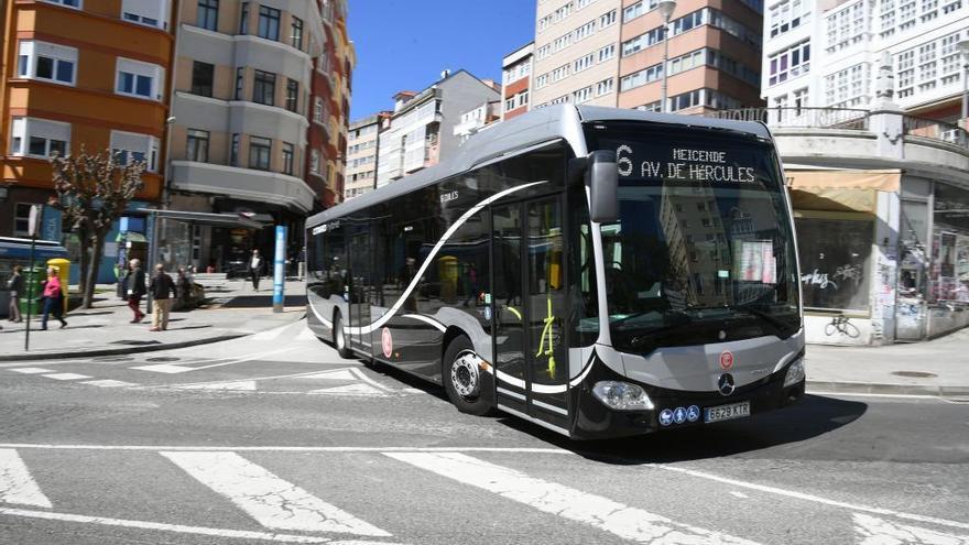 Autobús híbrido en la línea 6.