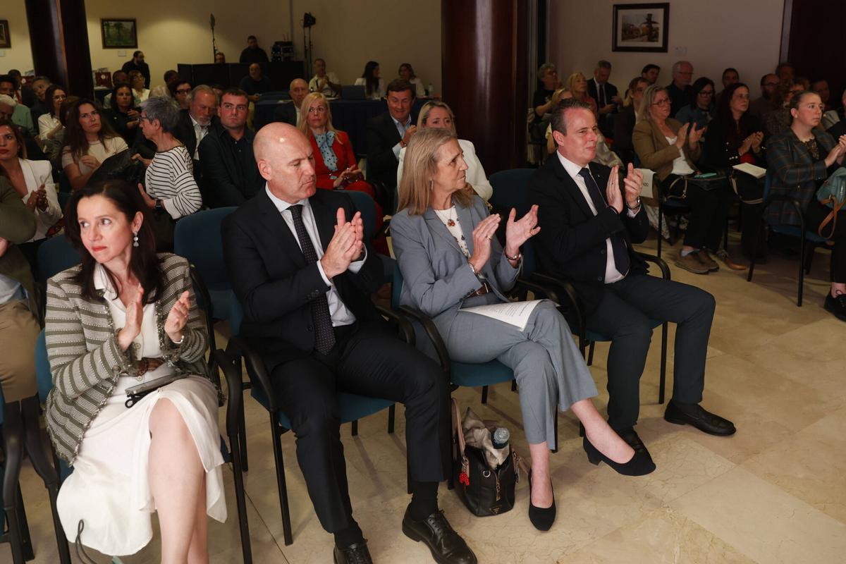 La Infanta Elena visita Oviedo y rompe una lanza en defensa de los pueblos de Asturias