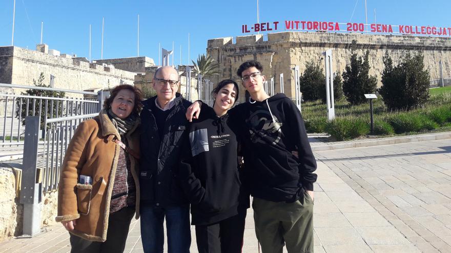 Blasinda Escudero y su familia durante un viaje a Malta.