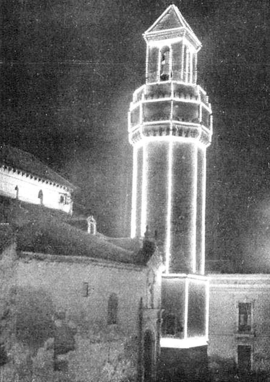 1928 La torre de San Nicolás iluminada con motivo de la feria de mayo.jpg