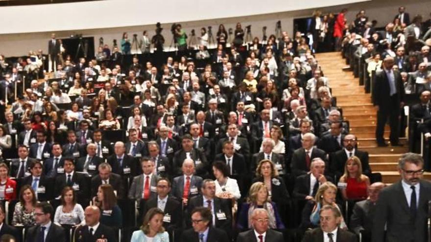 Los empresarios dan un suspenso rotundo a la situación política y casi un aprobado a la económica