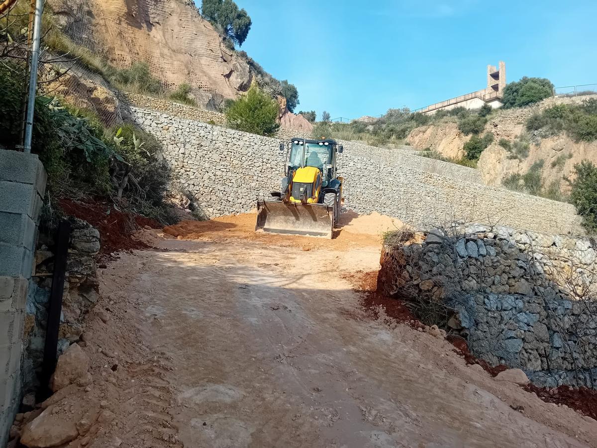 Inician los trabajos de la ladera del castillo de Onda.