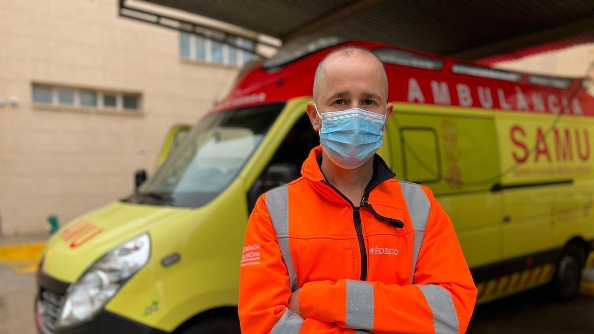 Javier es médico del SAMU en el Hospital General de Castelló y está cubriendo guardias durante esta Magdalena.