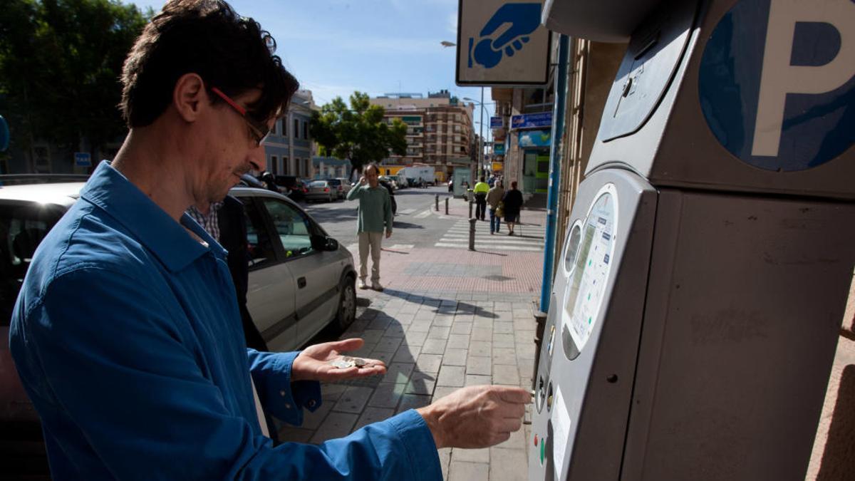 Indignación entre los alicantinos por la ampliación de la zona azul y naranja