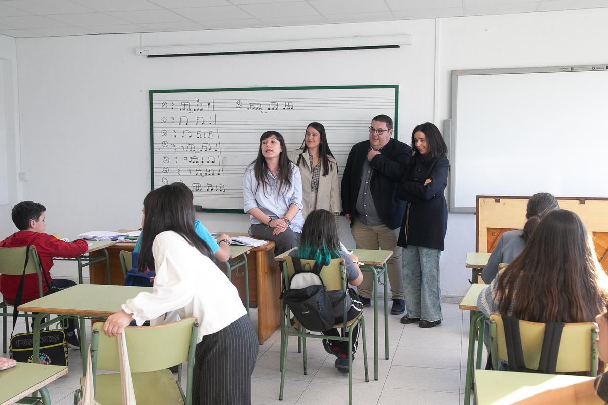 O conservatorio noiés conta con 9 profesores e 126 alumnos.