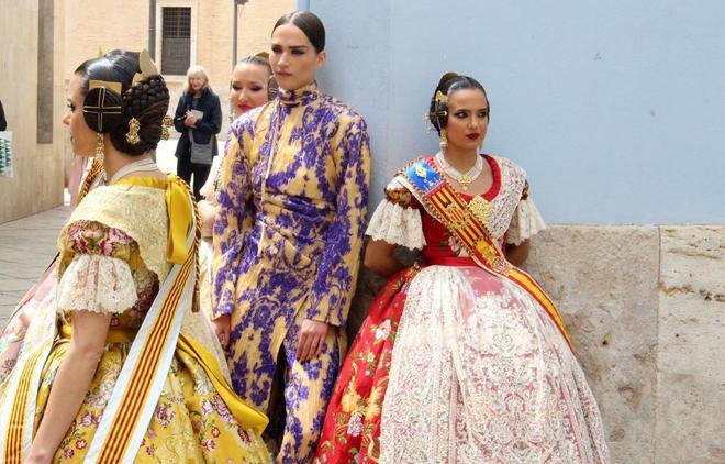 Cuando Marina Civera y la corte exhibieron la indumentaria para Harper's Bazaar