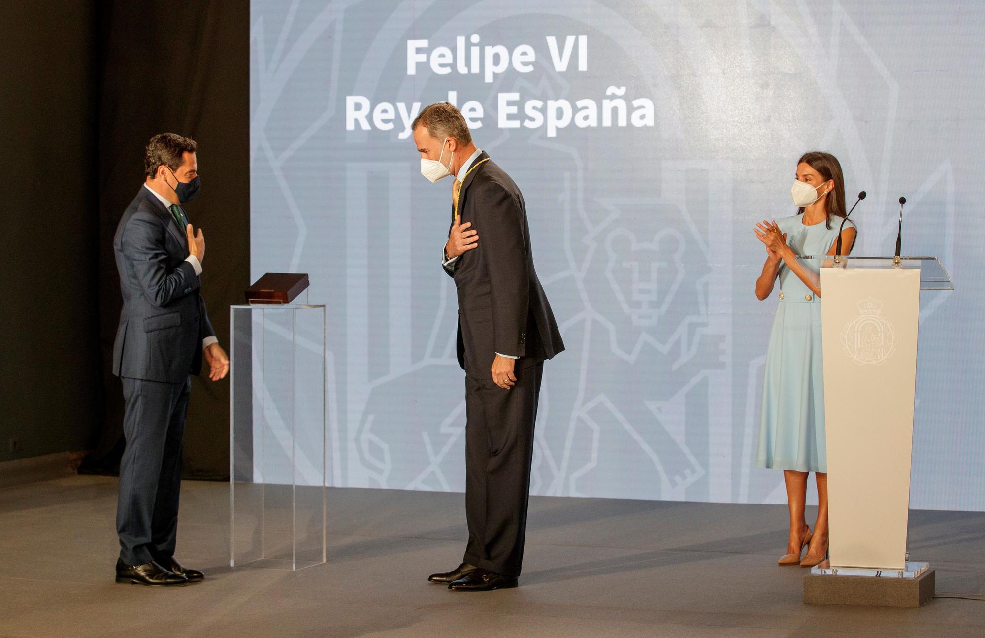 El Rey Felipe VI recibe en Sevilla la Medalla de Honor de Andalucía