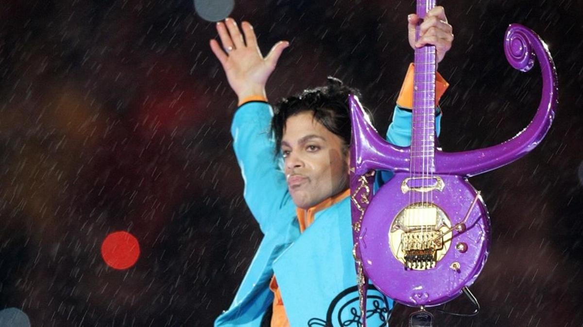 Prince, durante su actuación en la Superbowl del 2007.