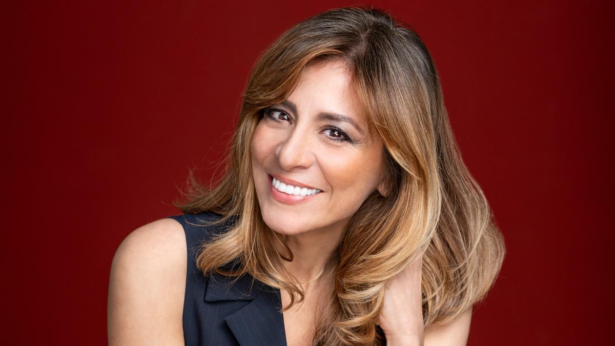 Reyes Monforte, invitada en el Club Faro.